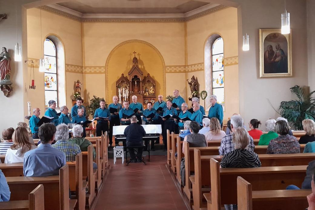 Der Da Chor aus Ellern begeisterte in Liebshausen