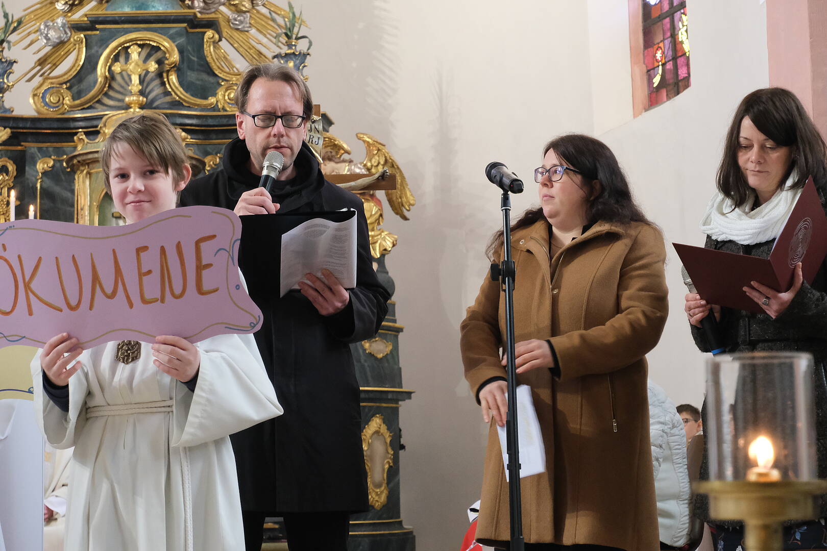 Markus Koch (links) bei der Trialogpredigt beim Gründungsfest der Pfarrei St. Lydia