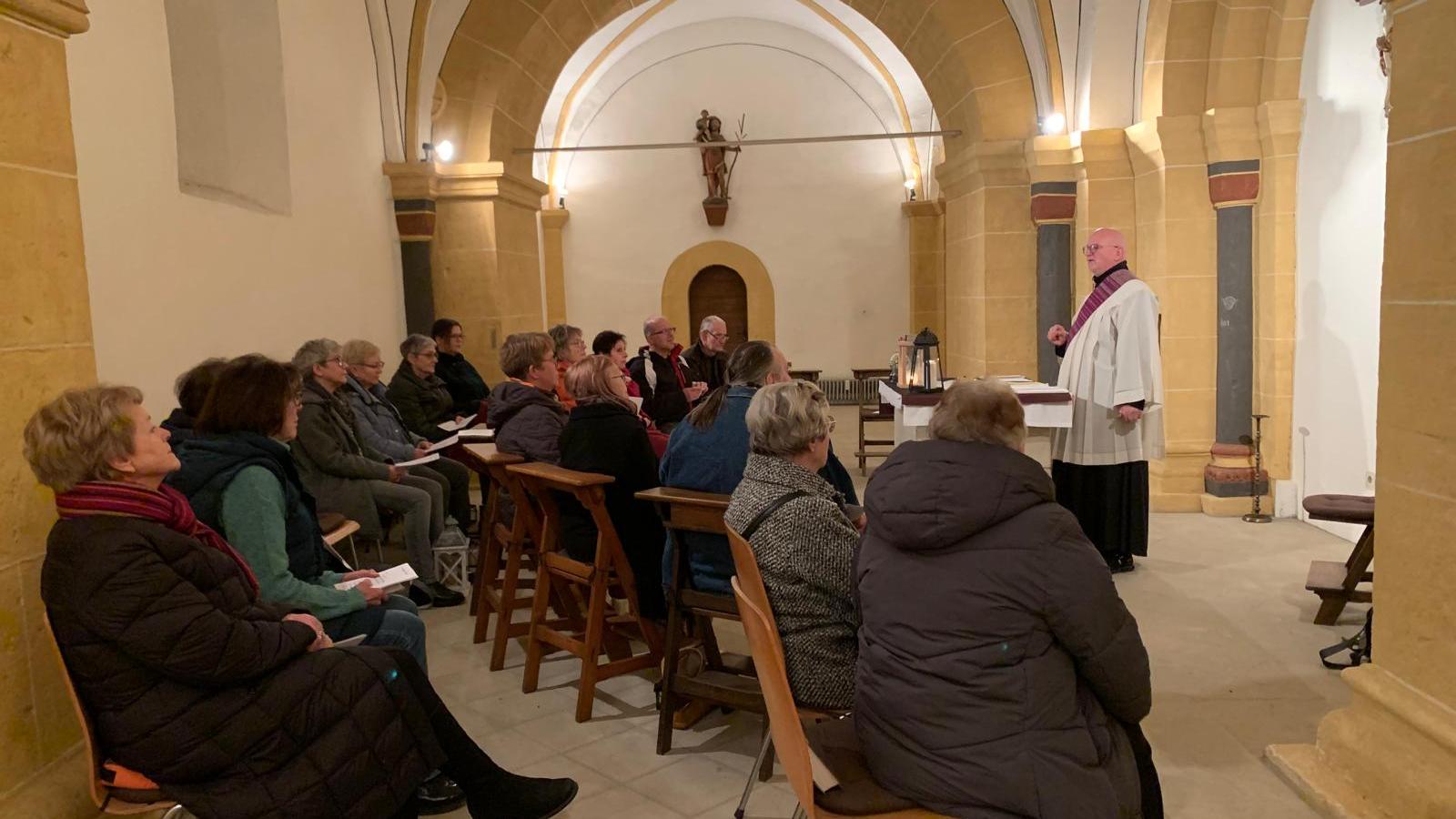 traditionell findet die Aussendung des Friedenslichtes in unserer Pfarrei in der St. Michaels-Kapelle im Hunsrück-Dom statt