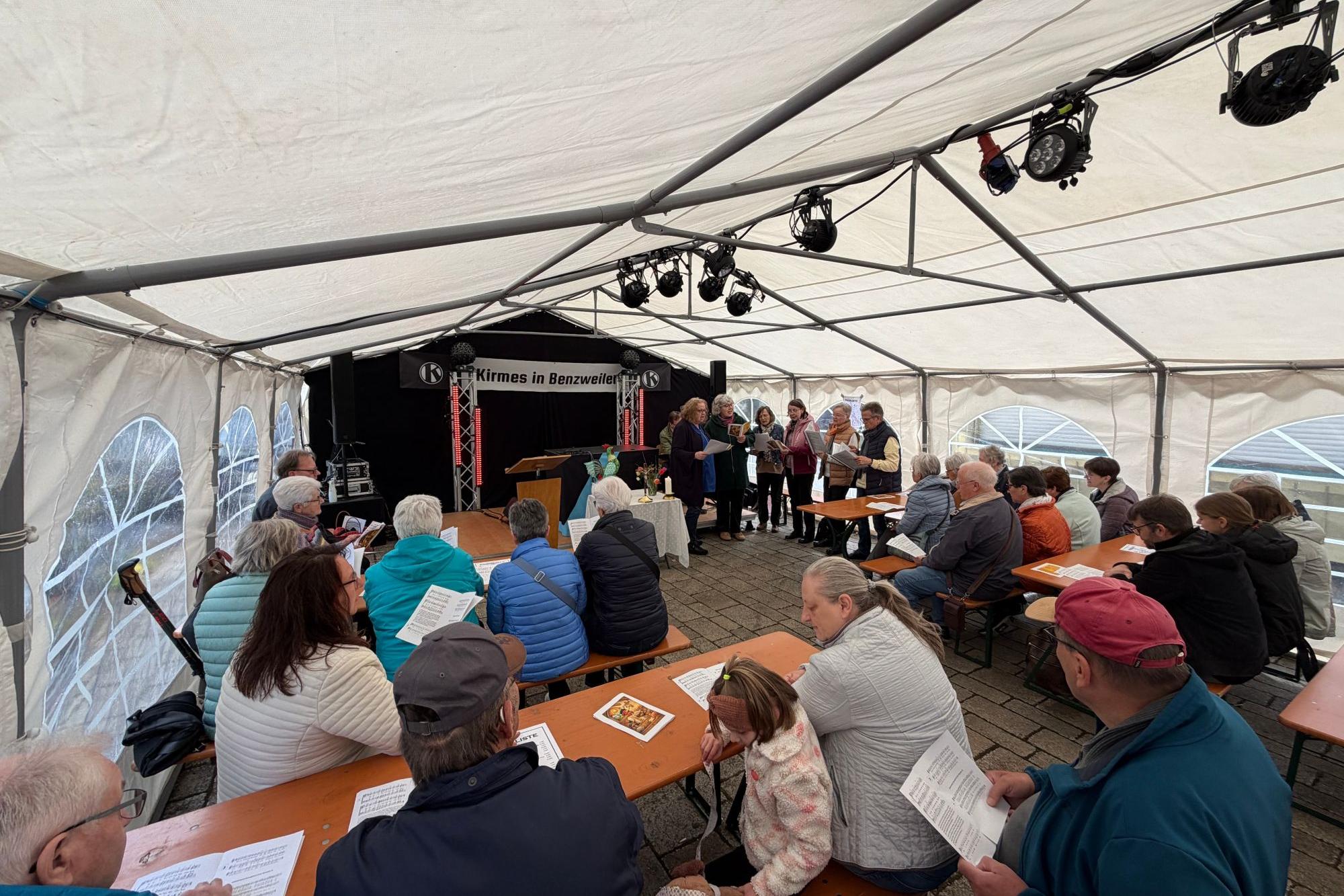 viele Gottesdienstbesucher folgten der Einladung zum ersten Kirmesgottesdienst in Benzweiler