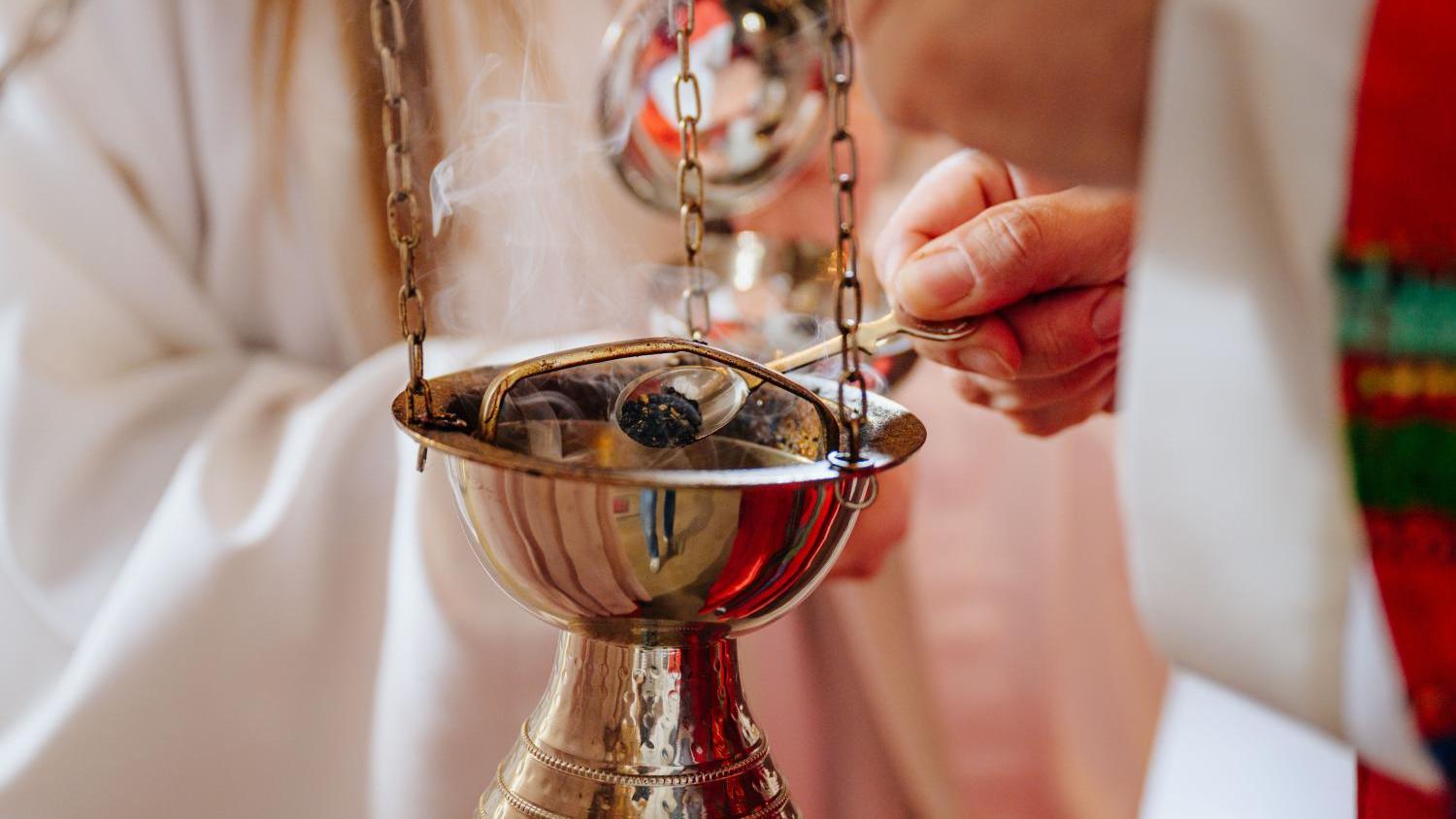 St. Lydia benutzt in ihren Festgottesdiensten eigenen Weihrauch