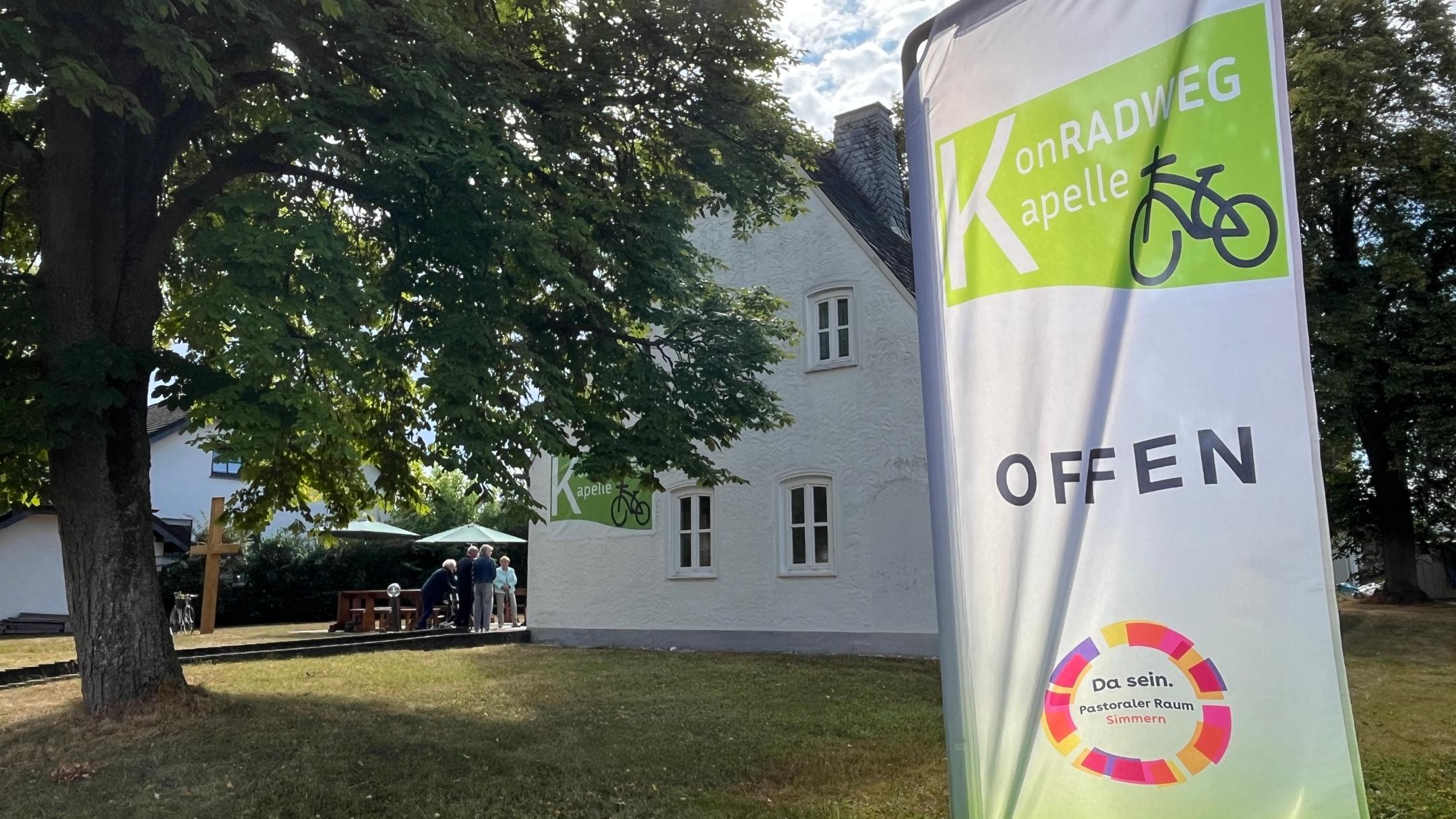 KonRADWEGKapelle liegt direkt an der Hauptstraße von Külz und am Schinderhannes-Radweg.