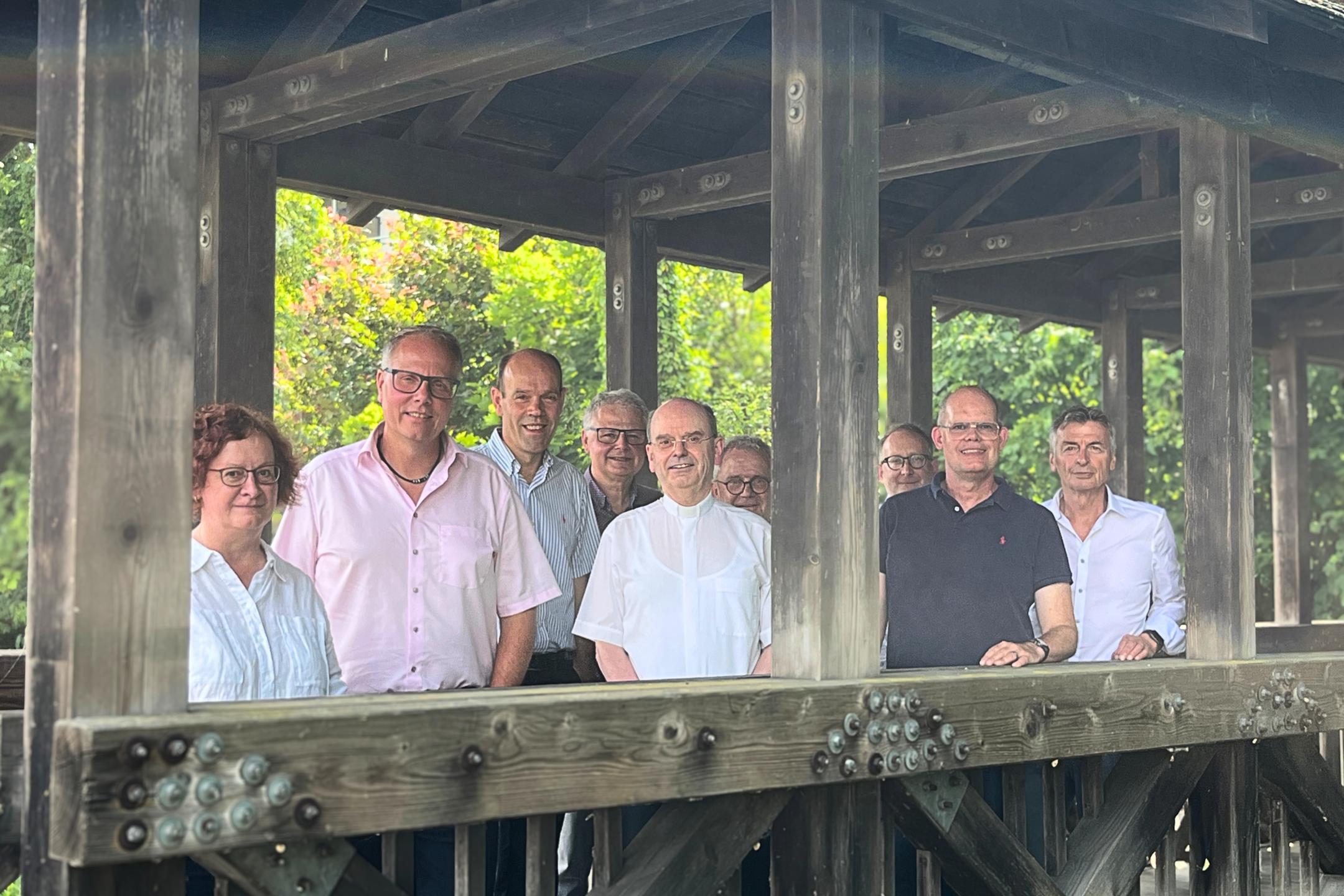 Weihbischof Robert Brahm traf sich zu einem konstruktiven Austausch mit Kommunalpolitikern aus dem Pastoralen Raum Simmern.